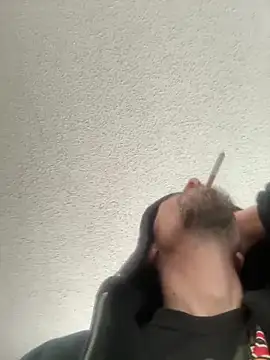 Snapshot of tommattsonn chatting on March 15, 2:23 pm tommattsonn online show from March 15, 2:23 pm