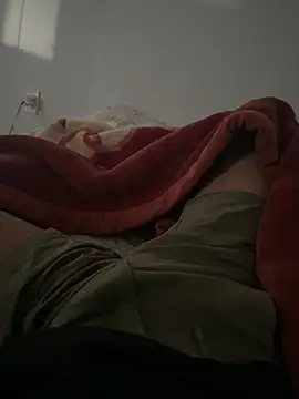 Snapshot of gold221298 chatting on February 13, 2:18 am gold221298 online show from February 13, 2:18 am