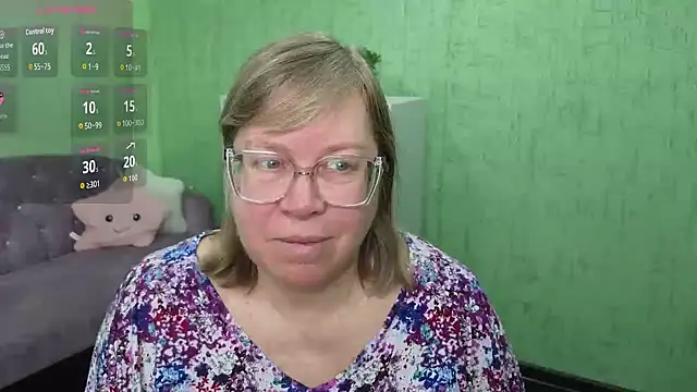 Snapshot of Emma_Eclipsee chatting on February 5, 9:14 am Emma Eclipsee online show from February 5, 9:14 am