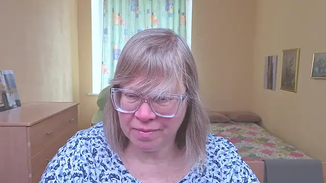 Snapshot of Emma_Eclipsee chatting on February 24, 10:24 am Emma Eclipsee online show from February 24, 10:24 am