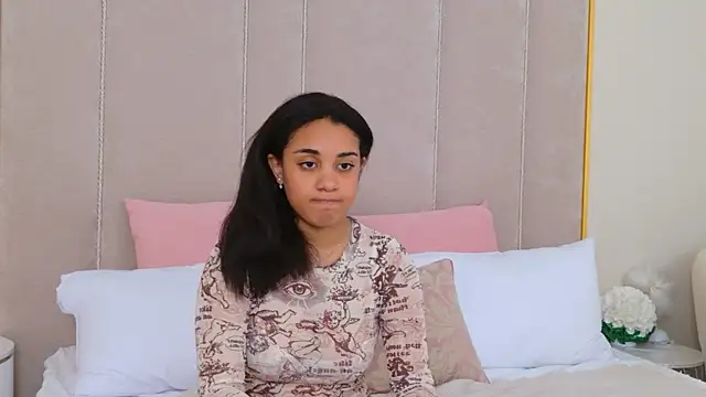 Snapshot of Luna_Cortier chatting on July 20, 11:23 am Luna Cortier online show from July 20, 11:23 am