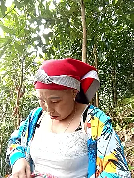 Snapshot of lena-cute chatting on February 3, 8:08 am lena-cute online show from February 3, 8:08 am