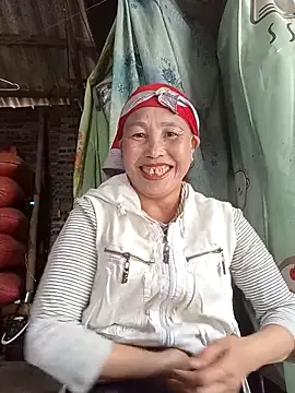 Snapshot of lena-cute chatting on February 7, 8:07 am lena-cute online show from February 7, 8:07 am