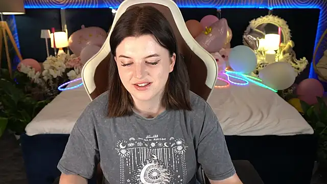 Snapshot of KristiFoxy chatting on July 19, 12:31 pm KristiFoxy online show from July 19, 12:31 pm