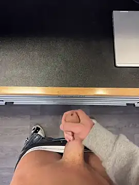 Snapshot of Robertocavall chatting on February 20, 3:45 pm Robertocavall online show from February 20, 3:45 pm