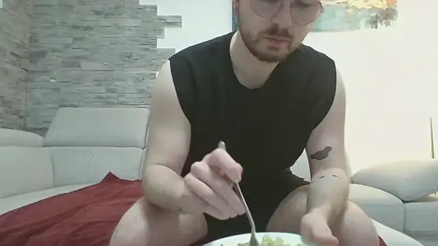 Snapshot of ItalianAlex chatting on February 11, 7:52 pm ItalianAlex online show from February 11, 7:52 pm