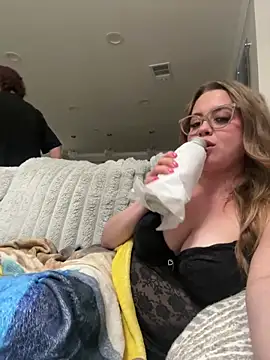 Snapshot of xxlivecouple chatting on February 15, 3:03 am xxlivecouple online show from February 15, 3:03 am