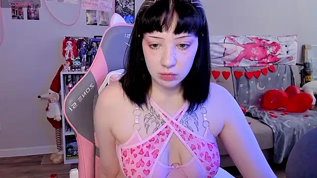 MollysLand online show from February 9, 8:18 am