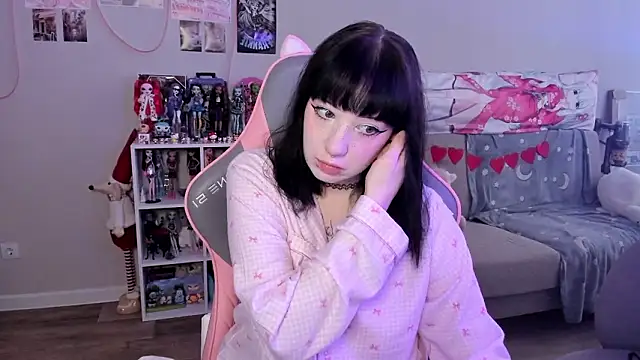 MollysLand online show from February 24, 7:39 am