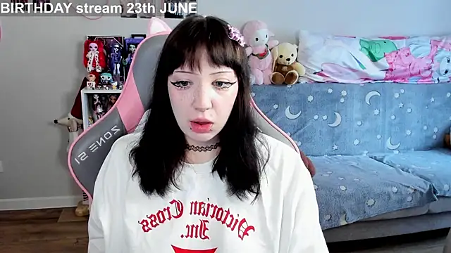 MollysLand online show from June 16, 9:01 am