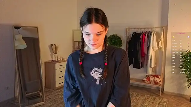 Snapshot of MirthaZien chatting on February 11, 1:21 am MirthaZien online show from February 11, 1:21 am