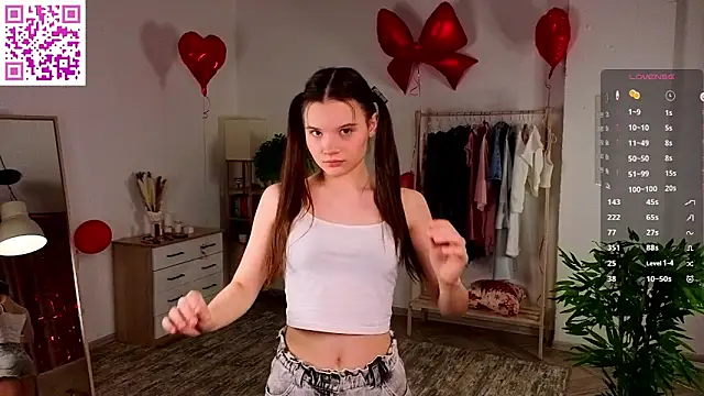 Snapshot of MirthaZien chatting on February 23, 1:03 am MirthaZien online show from February 23, 1:03 am