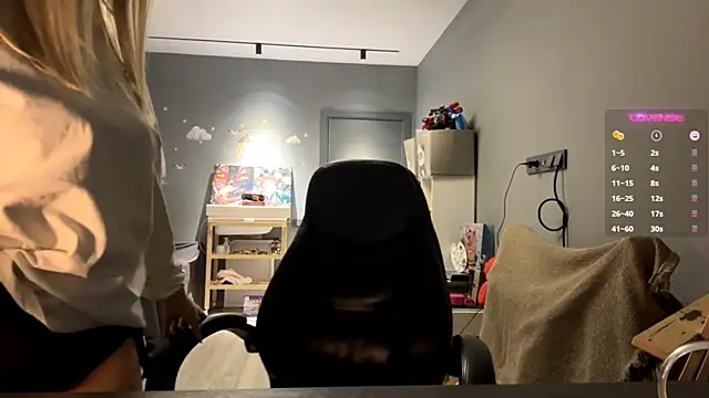 Snapshot of SoftnessMila chatting on February 14, 4:04 pm SoftnessMila online show from February 14, 4:04 pm