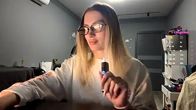 Snapshot of SoftnessMila chatting on February 15, 3:42 pm SoftnessMila online show from February 15, 3:42 pm