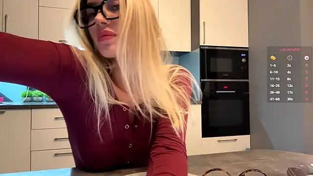 Snapshot of SoftnessMila chatting on February 27, 3:45 pm SoftnessMila online show from February 27, 3:45 pm