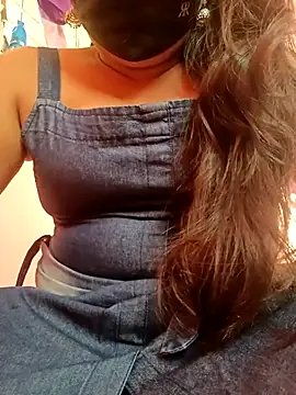 Snapshot of vyshali_vyshu chatting on February 6, 11:35 am vyshali vyshu online show from February 6, 11:35 am