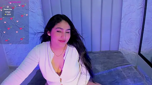 Snapshot of Lya_dubois_ chatting on April 19, 1:32 pm Lya dubois online show from April 19, 1:32 pm