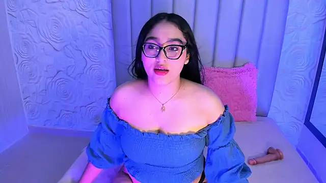 Lya dubois  online show from July 4, 7:20 pm