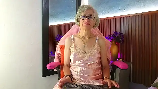 miss monserrate01 online show from February 26, 1:43 pm