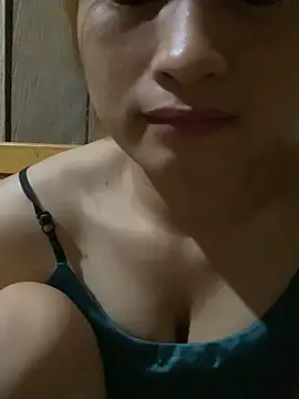 Snapshot of yuii-717 chatting on April 15, 2:35 pm yuii-717 online show from April 15, 2:35 pm