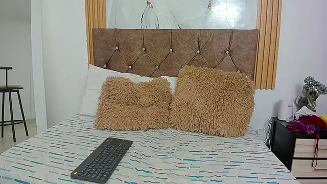 Candyfox2606 online show from February 14, 5:43 pm