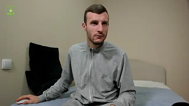 Snapshot of Deymond_Russo chatting on February 18, 6:42 am Deymond Russo online show from February 18, 6:42 am