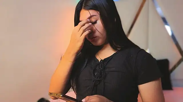 MeelFox online show from April 8, 1:00 pm