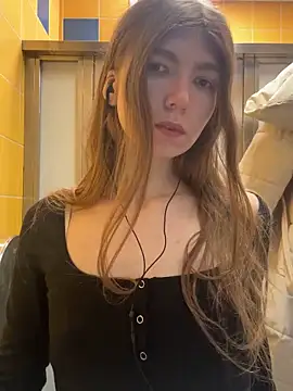 Snapshot of Bubble_Chloe chatting on February 21, 8:04 am Bubble Chloe online show from February 21, 8:04 am