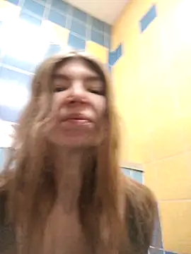 Snapshot of Bubble_Chloe chatting on February 26, 2:49 pm Bubble Chloe online show from February 26, 2:49 pm