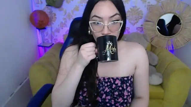 Snapshot of ALISS_M_ chatting on February 3, 8:14 pm ALISS M online show from February 3, 8:14 pm