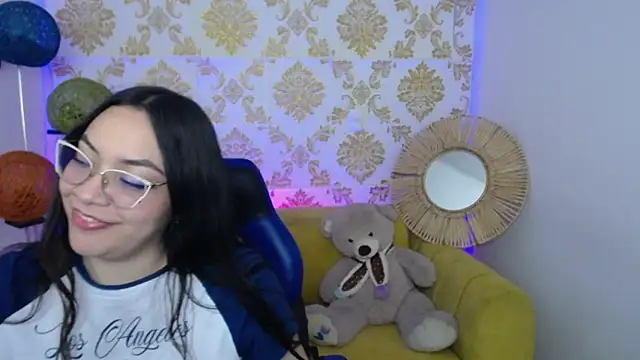 Snapshot of ALISS_M_ chatting on February 5, 8:02 pm ALISS M online show from February 5, 8:02 pm