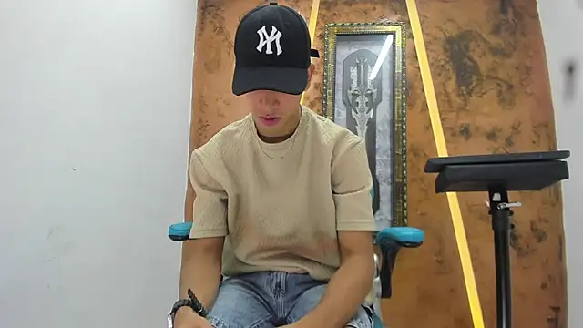 David Bigcock20 online show from February 14, 8:27 pm