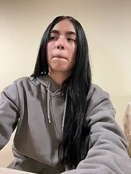 Sara Fernandez  online show from March 13, 1:51 pm