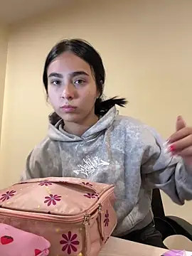 Sara Fernandez  online show from March 27, 2:39 pm