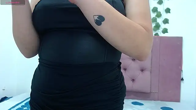 Snapshot of CarolRousee chatting on April 15, 5:31 pm CarolRousee online show from April 15, 5:31 pm