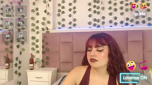 Snapshot of CarolRousee chatting on April 16, 9:39 pm CarolRousee online show from April 16, 9:39 pm