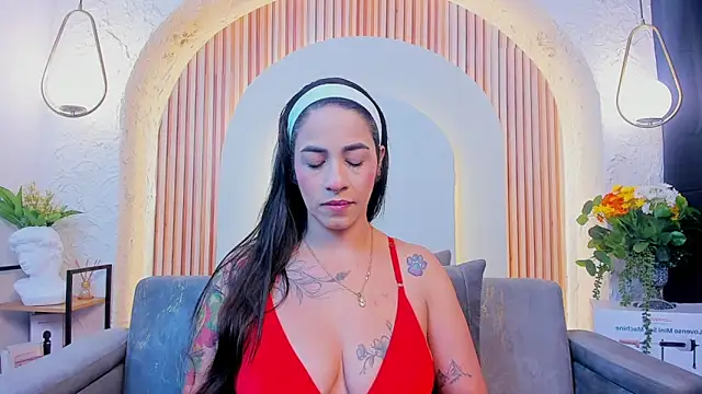 violet scott  online show from March 31, 10:15 am