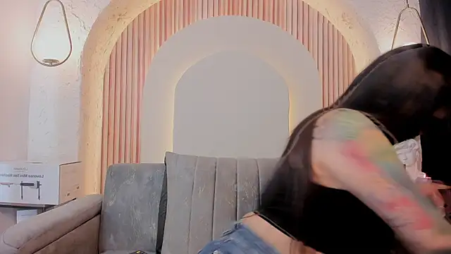 violet scott  online show from April 7, 10:26 am