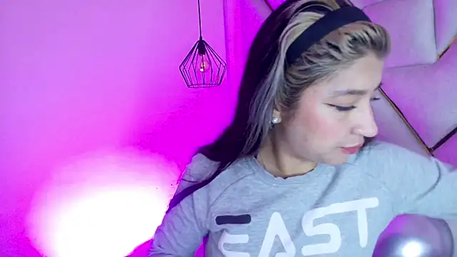 Snapshot of Dahiana_Dmour_ chatting on February 5, 12:21 pm Dahiana Dmour online show from February 5, 12:21 pm