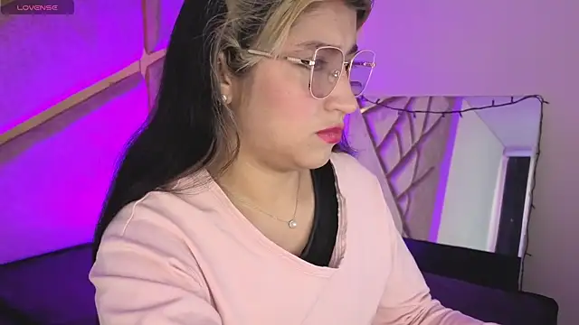 Snapshot of Dahiana_Dmour_ chatting on February 23, 12:46 pm Dahiana Dmour online show from February 23, 12:46 pm