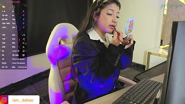 Dahiana Dmour  online show from April 8, 12:49 pm