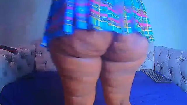 CreamyCurves online show from May 31, 6:09 pm