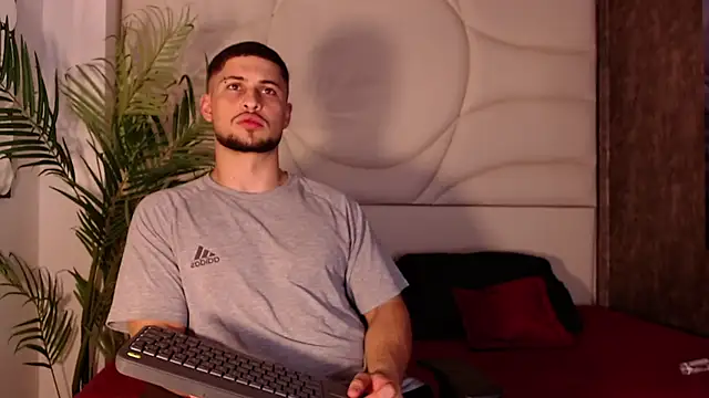 valenssio moretti online show from March 18, 3:42 am