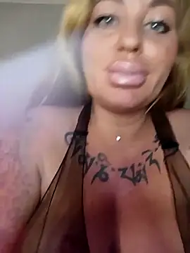 MiaMooly online show from April 15, 6:15 pm