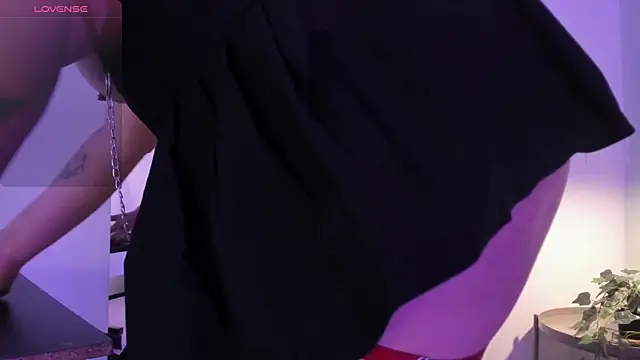 Snapshot of alice_rodman chatting on March 1, 1:57 pm alice rodman online show from March 1, 1:57 pm