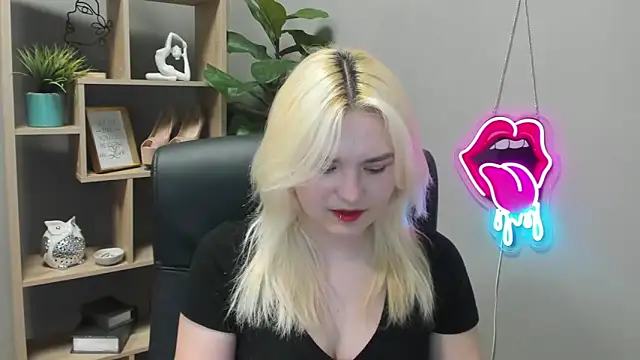 SweetLilyxo online show from April 20, 6:27 am