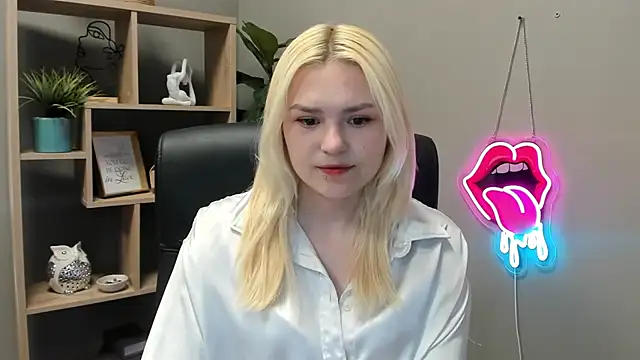 SweetLilyxo online show from May 19, 1:28 pm