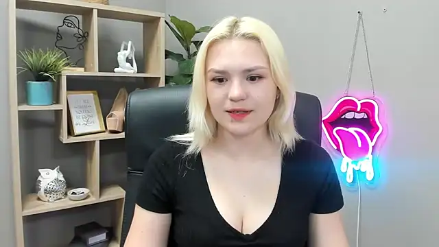 SweetLilyxo online show from May 21, 6:31 am