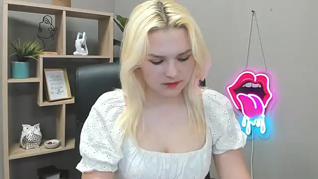 SweetLilyxo online show from May 27, 6:32 am