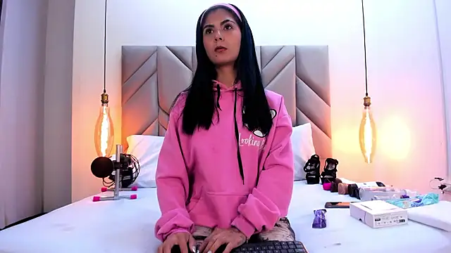 Snapshot of IsabellaFoox chatting on March 10, 12:43 pm IsabellaFoox online show from March 10, 12:43 pm